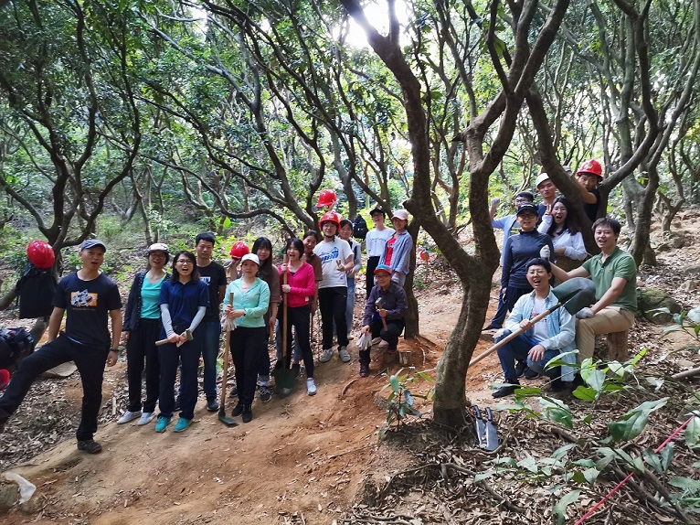 8c469ad9-7352-4592-9761-00bcc7bfc453