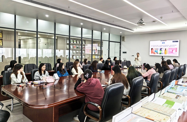 f371d83e-8902-4a04-b61a-46964409edde